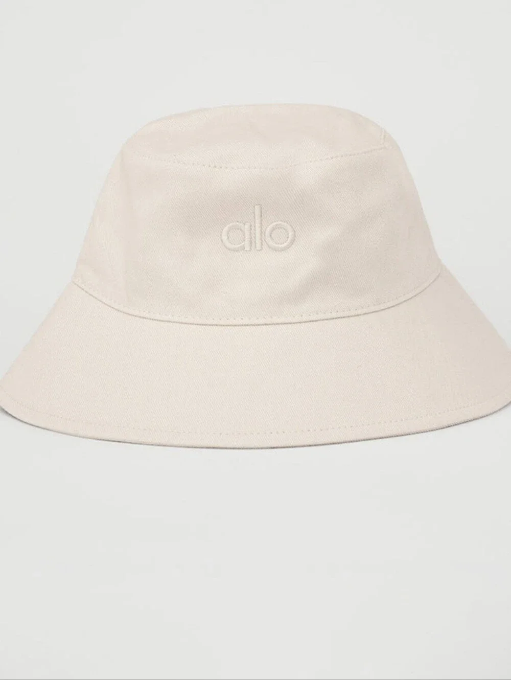 Alo Yoga Weekender Bucket Hat in Ivory cream